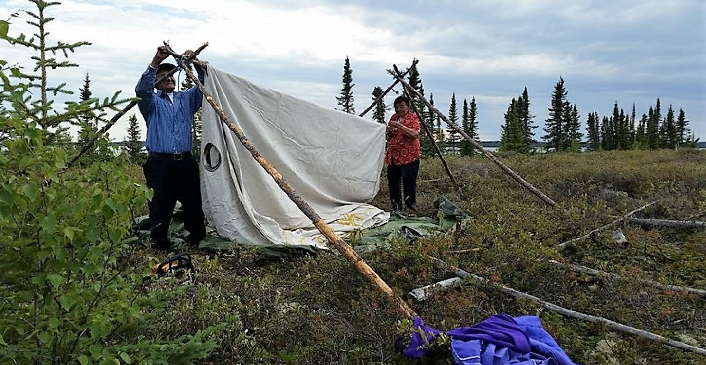 Setting up camp in typical Wek’èezhìı landscape during the Tǫdzı and Wildfire study near Whatì 	(Photo:  Allice Legat)