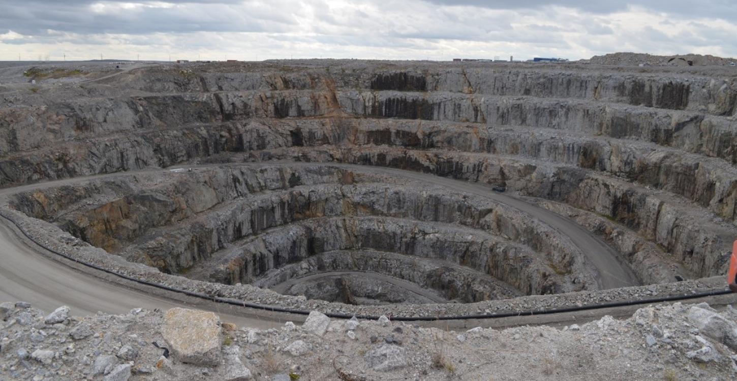 A21 Pit Opening, Diavik Site Visit by WLWB Staff, 2018. Photo credit: WLWB Board Staff. 