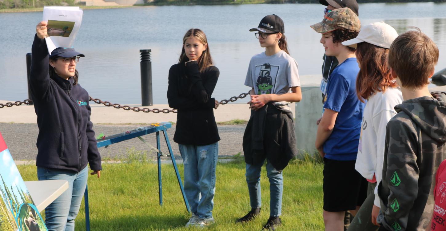 Wildlife Management Biologist Laura Meinert talks with students about the primary diet of local northern species. Simon Whitehouse/WRRB 