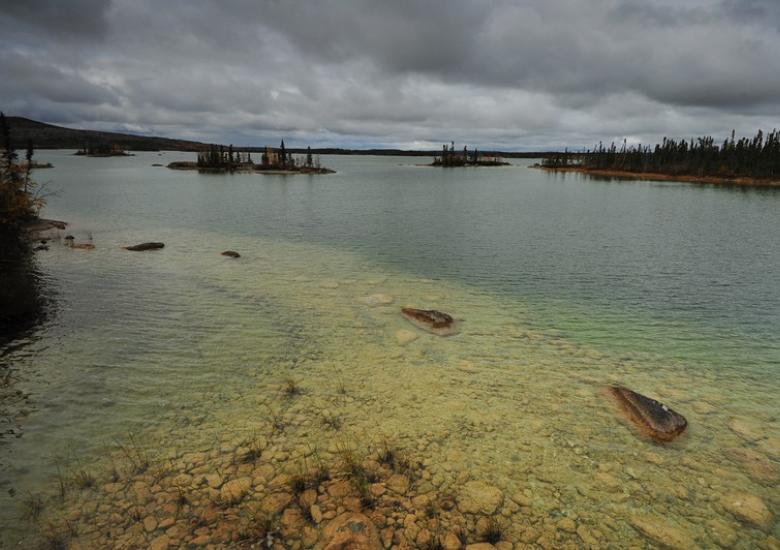 Rae Lakes Waterscape near Gamètì  (Photo:  Paul Vecsei, Golder Associates) 